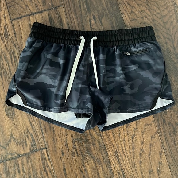 Vuori Pants - Vuori shorts